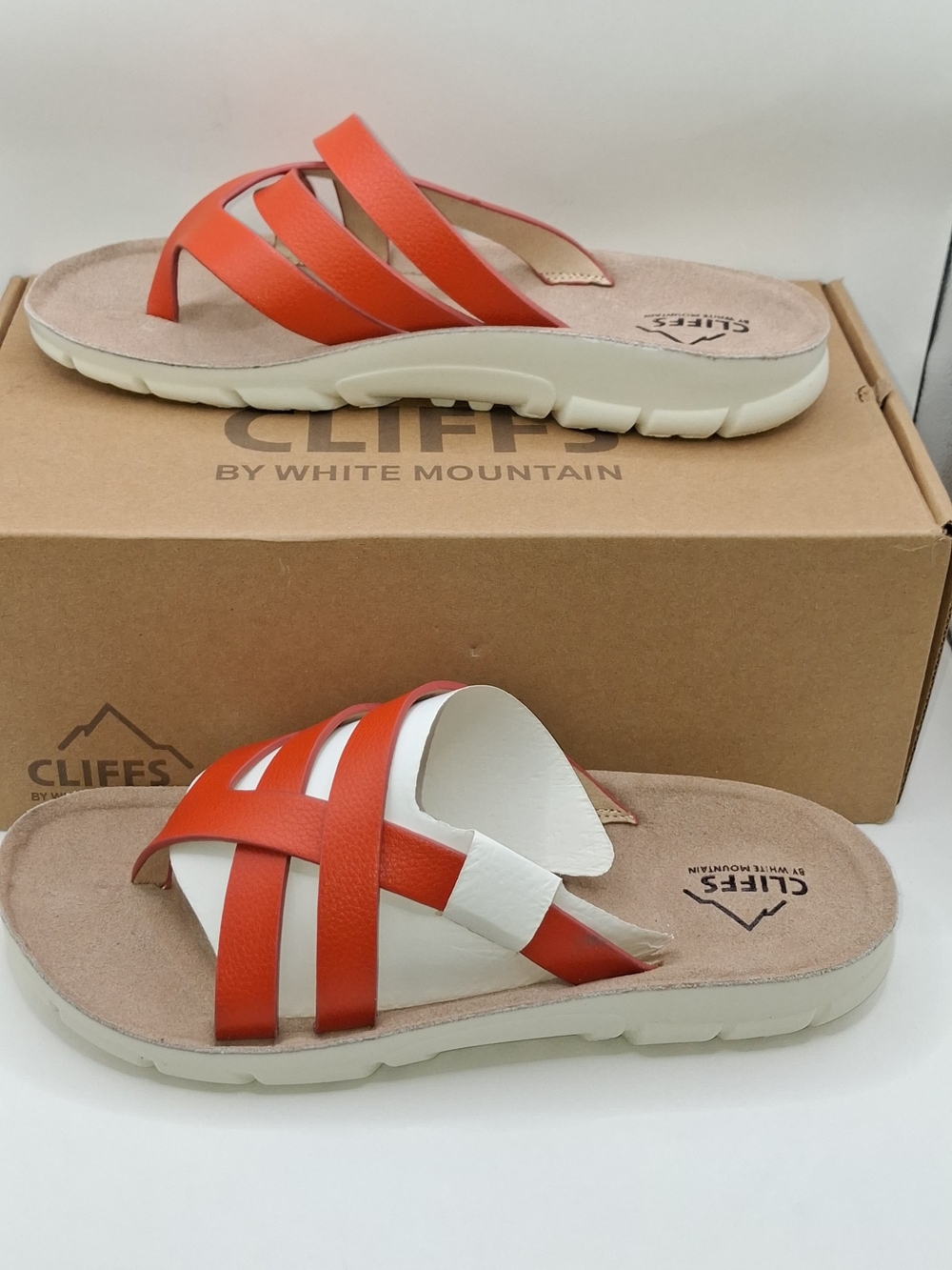 The White Mountain Bertina sandals in spice color, size 8, are a stylish slip-on - Picture 2 of 10
